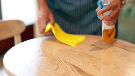 Hände,-Café-Und-Reinigungstisch-Mit-Spray