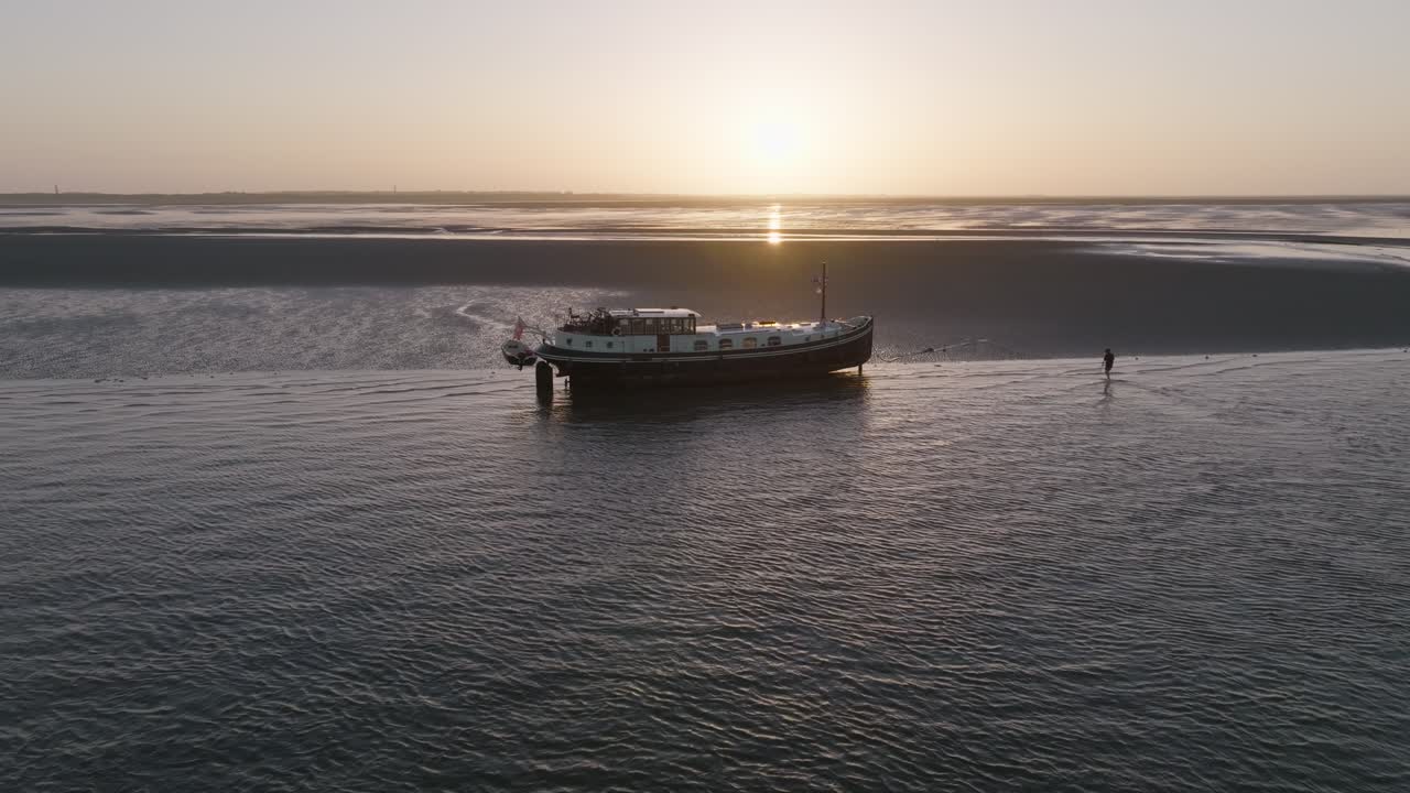 Boat luxemotor grounded on Wadden sea
