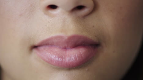 dientes, boca y sonrisa con una mujer negra