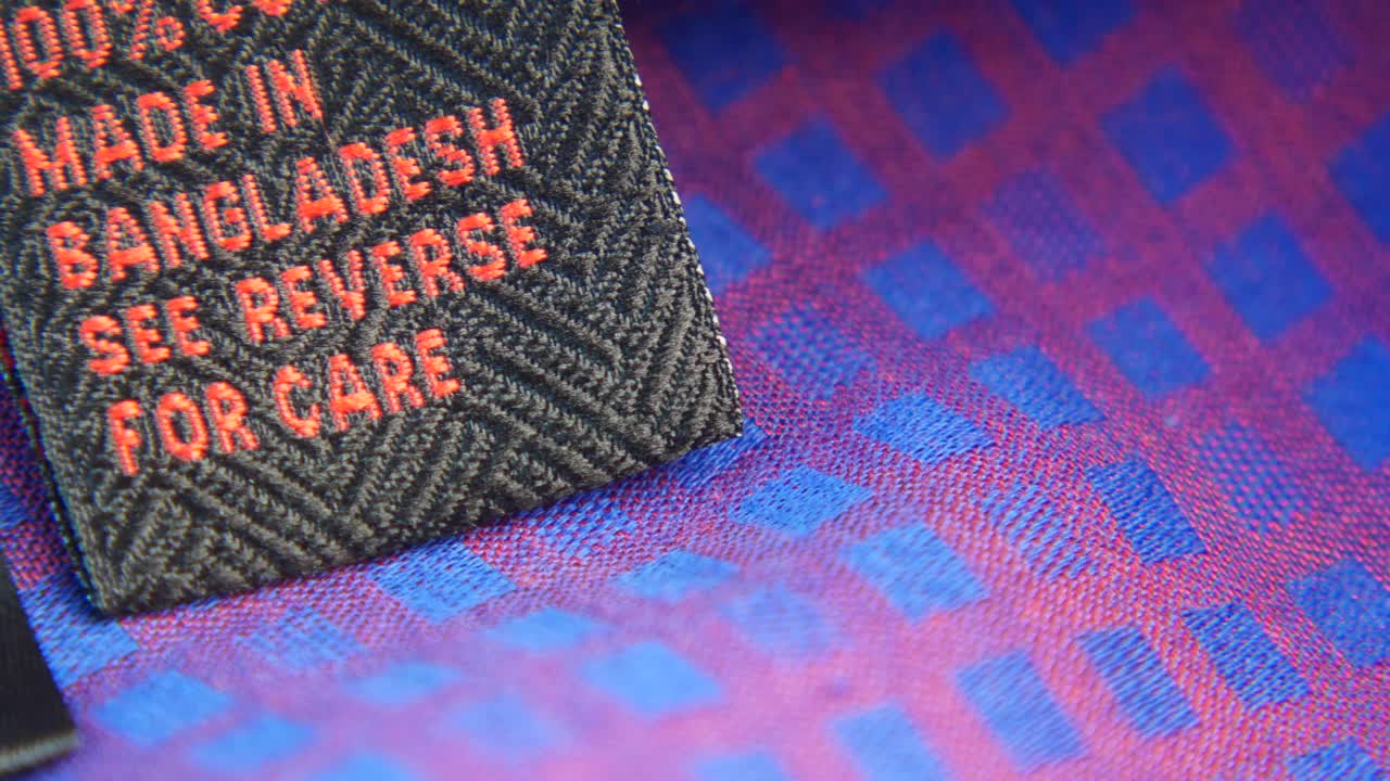 옷 관리 및 원산지 태그의 클로즈업