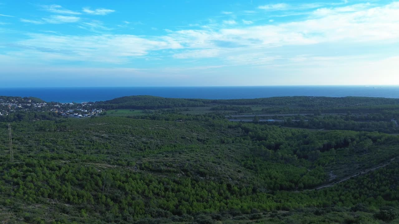 은 날에 스페인 카탈로니아의 타라고나의 산트 심플리시의 저녁 풍경의 관점에서 촬영된 정적 사진