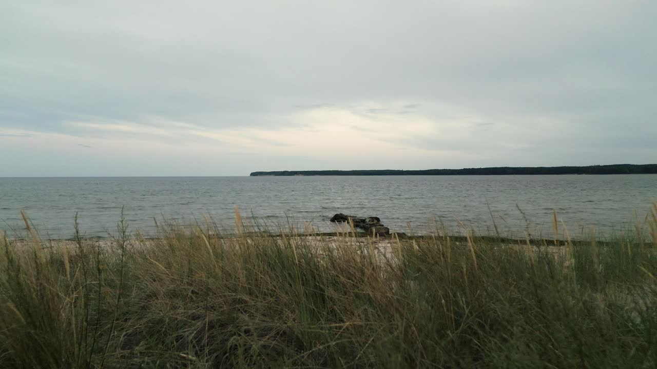 바다 연안에 있는 아름다운 해변