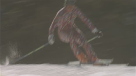 Alpine-skier-running-a-downhill-course-19