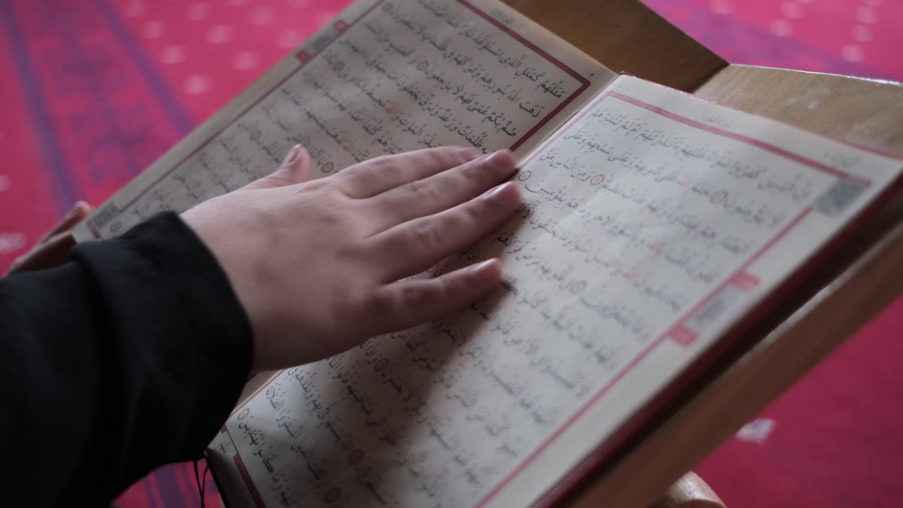 Apertura del Corano Islamico