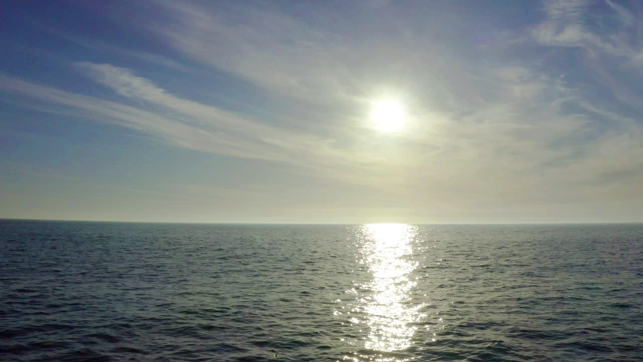 저는 해가 지는 곳에서 평화를 찾습니다.