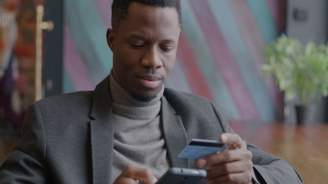 Man paying with credit card in a cafe