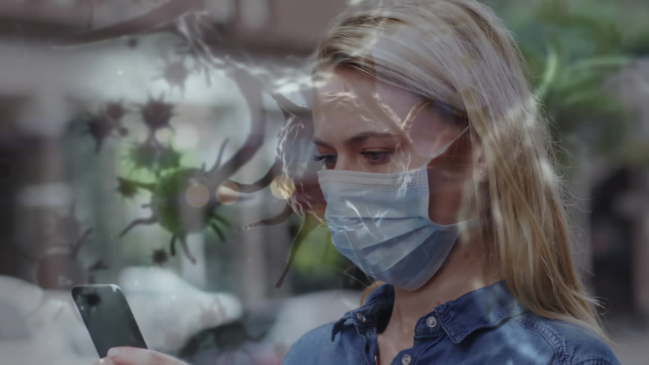 코로나 19 세포가 얼굴 마스크를 입은 여성을 가로질러 움직이는 애니메이션