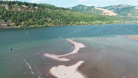 Hood-River-Kiteboarding-in-the-Columbia-River-Gorge-Kite-Boarding-Hood-River-Oregon