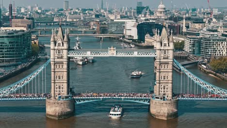 Stationary timelapse of Tower Bridge packed with marathon runners and passing boats