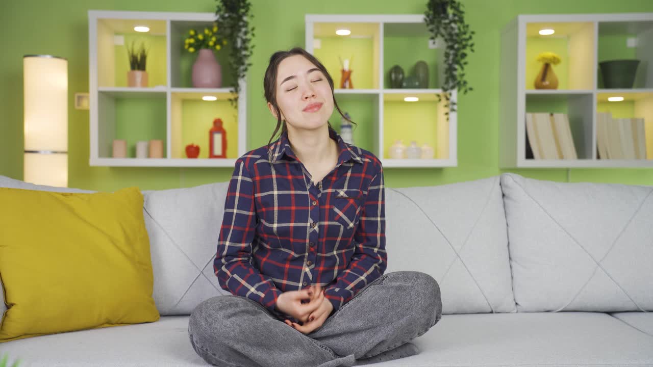 좌절된 아시아 십대 소녀 불행한.