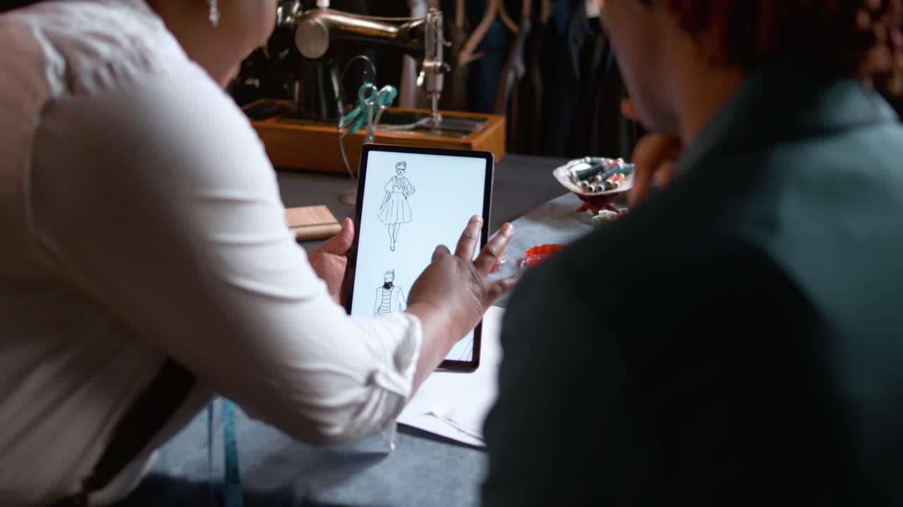 양복점의 흑인 여성