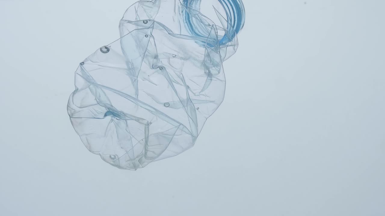 수중 오염 플라스틱 병