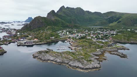 Pueblo-De-Stamsund-En-El-Archipiélago-De-Las-Islas-Lofoten,-Noruega---Círculos-Aéreos-4k