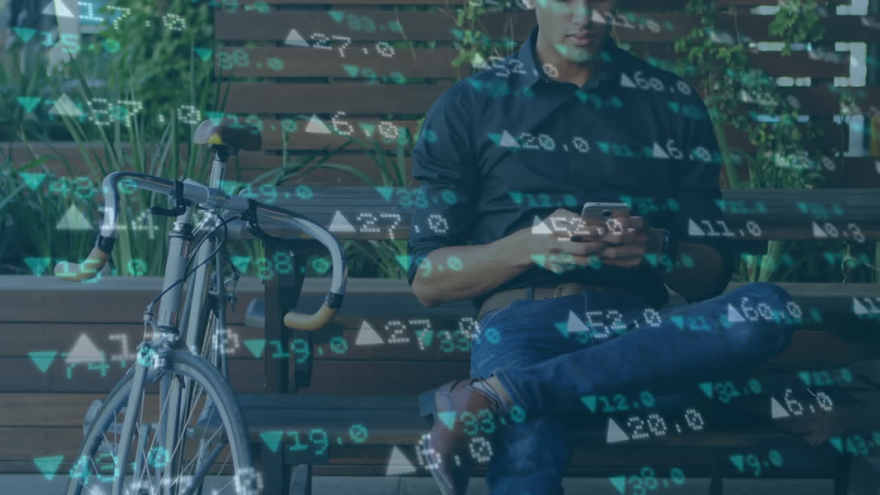 hombre usando teléfonos inteligentes y datos