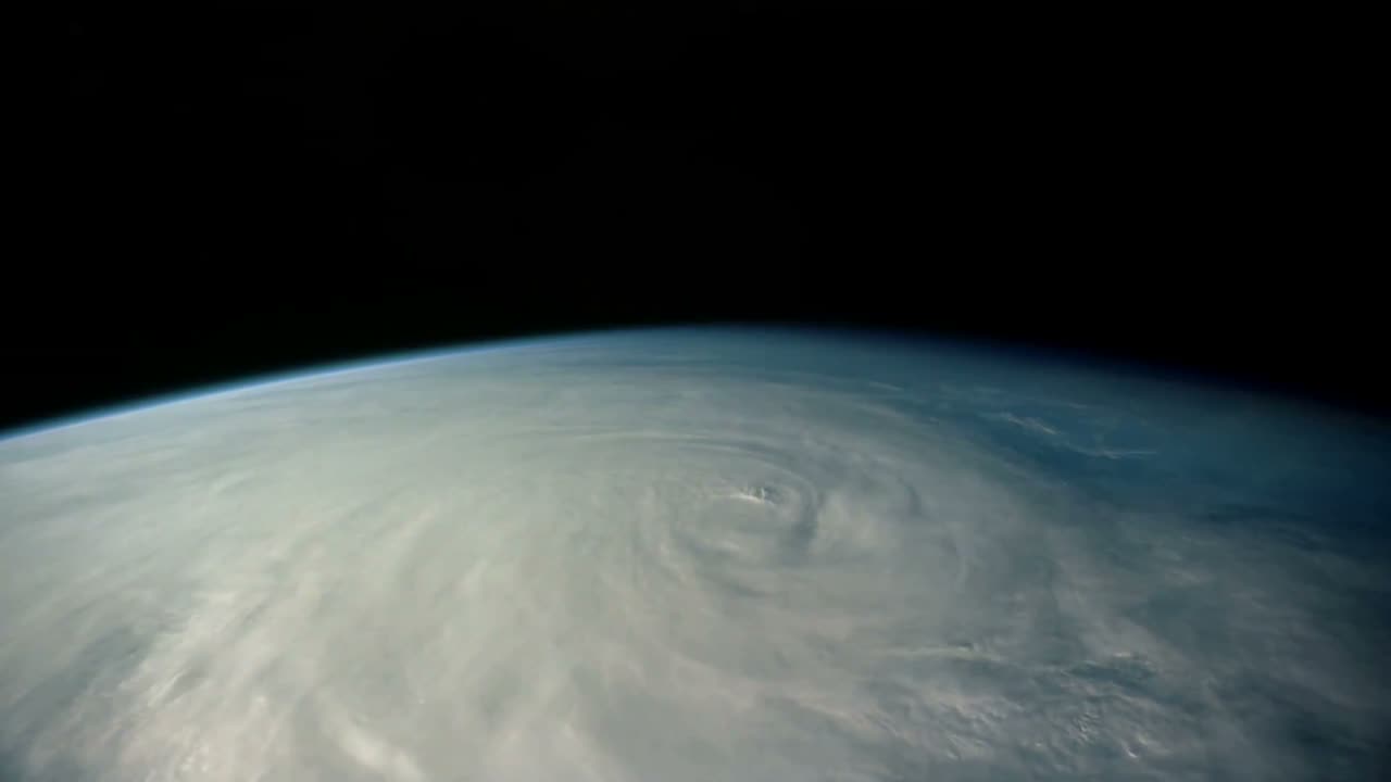 tomas de la tierra desde el espacio, incluida una gran tormenta