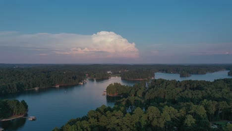 Sonnenuntergang-über-Dem-Lake-Lanier-In-Cumming,-Georgia