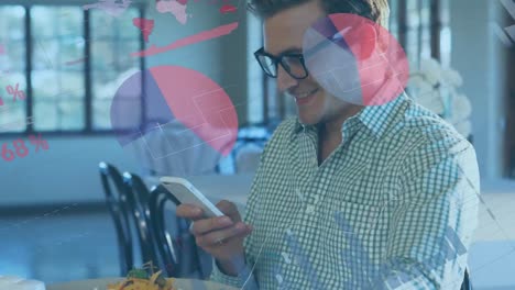 animación de procesamiento de datos estadísticos contra un hombre caucásico usando un teléfono inteligente en una cafetería