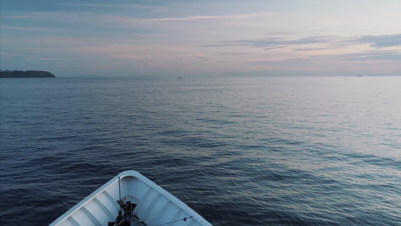 yate en el océano pacífico cerca de vancouver bc
