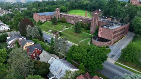 large school in american city