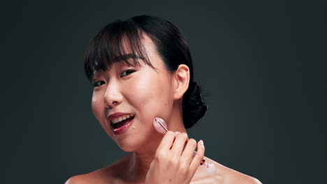 행복한 아시아 여성 초상화