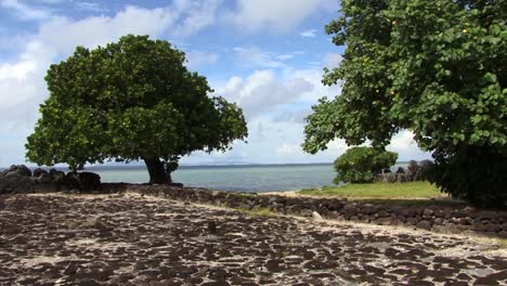 paisaje alrededor de taputapuatea marae, raiatea, islas de la sociedad, polinesia francesa