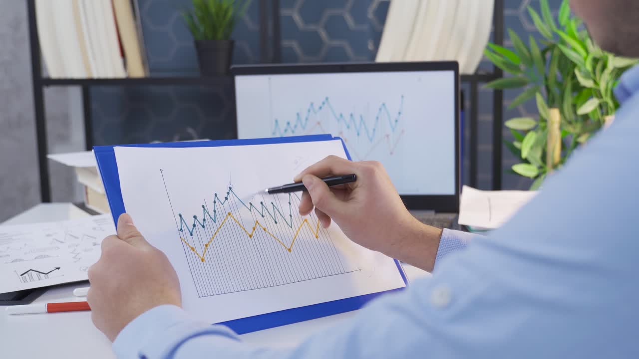 Analyzing Financial Statistics.