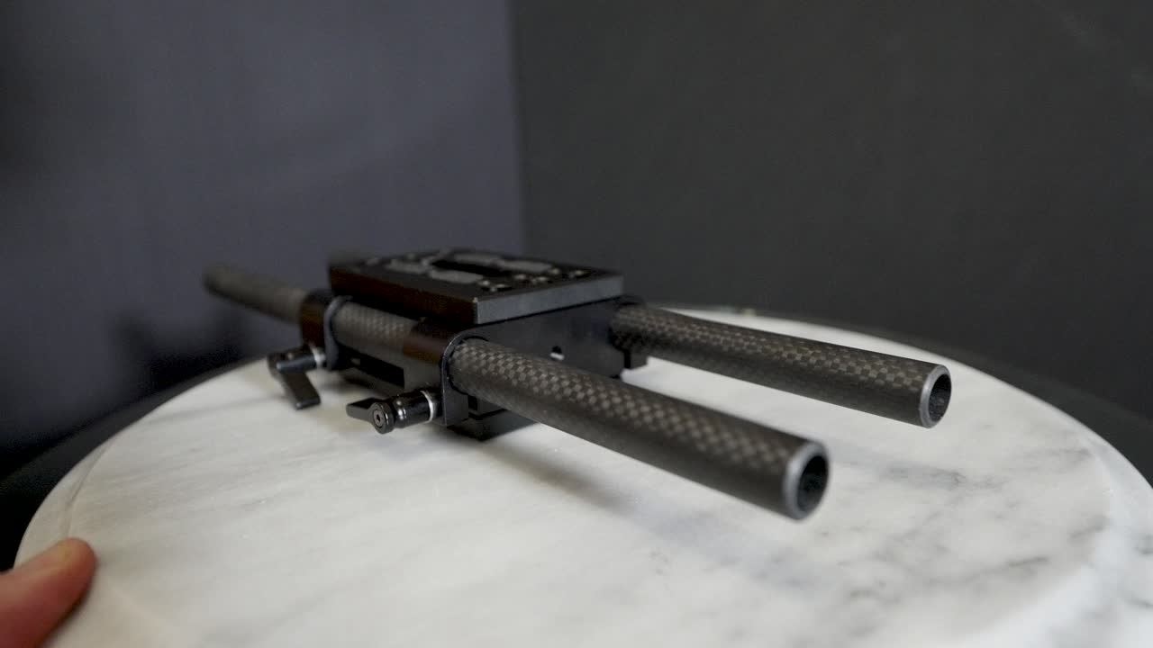 ligero movimiento de la cámara y movimiento del sujeto en el ajuste