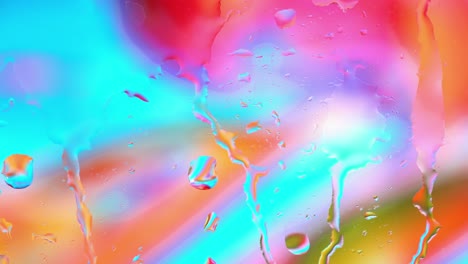 agua colorida lisa en la superficie del vidrio