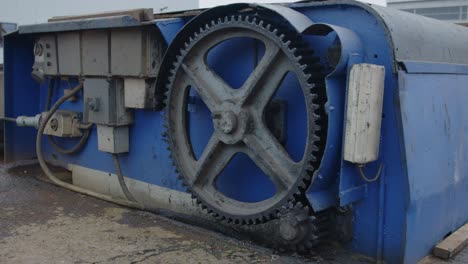 heavy duty machine wheels turning