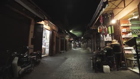 밤의 마라케시 거리