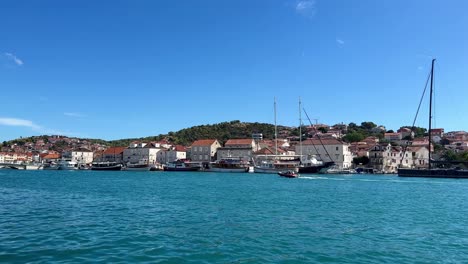 Vista-Del-Mar-Adriático-En-Trogir,-Cerca-De-Split,-Croacia