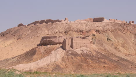 Die-Zerstörten-Überreste-Der-Festung-Und-Des-Palastes-Ayaz-Kala-In-Karakalpakstan,-Usbekistan