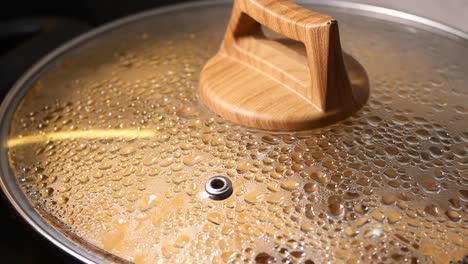 cooking with a glass lid