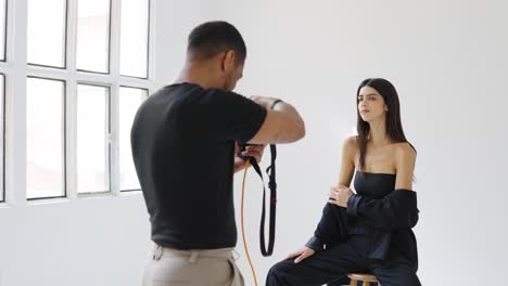 sesión de fotos de moda en el estudio