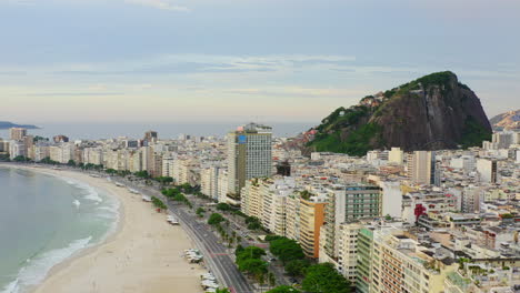 Tiro-Aéreo-Sobre-Río-De-Janeiro-Temprano-En-La-Mañana