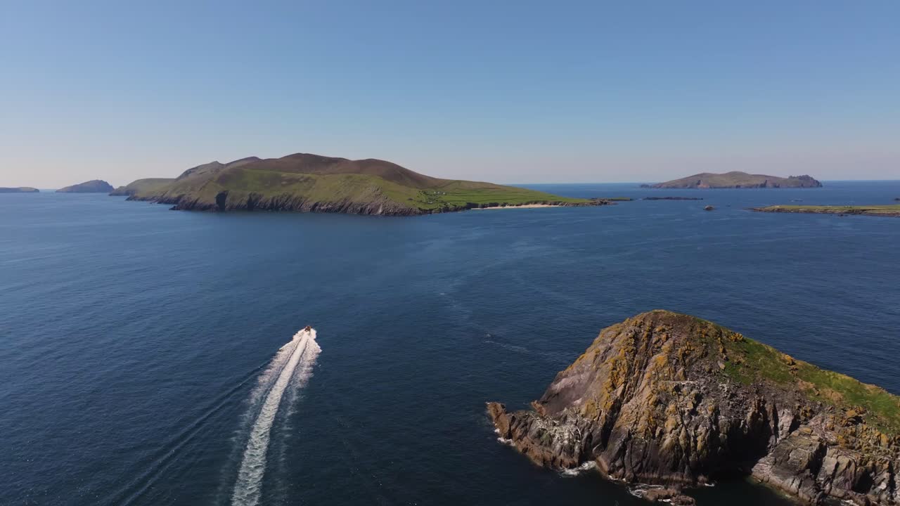 4K Cinematic drone footage following the boat in Dingle Co.Kerry - Ireland 05.04