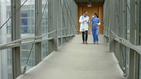 Doctors-talking-in-the-hallway