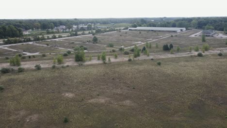 Explorando-El-Espacio-Aéreo-Alrededor-De-Una-Vieja-Pista-De-Carreras-Abandonada