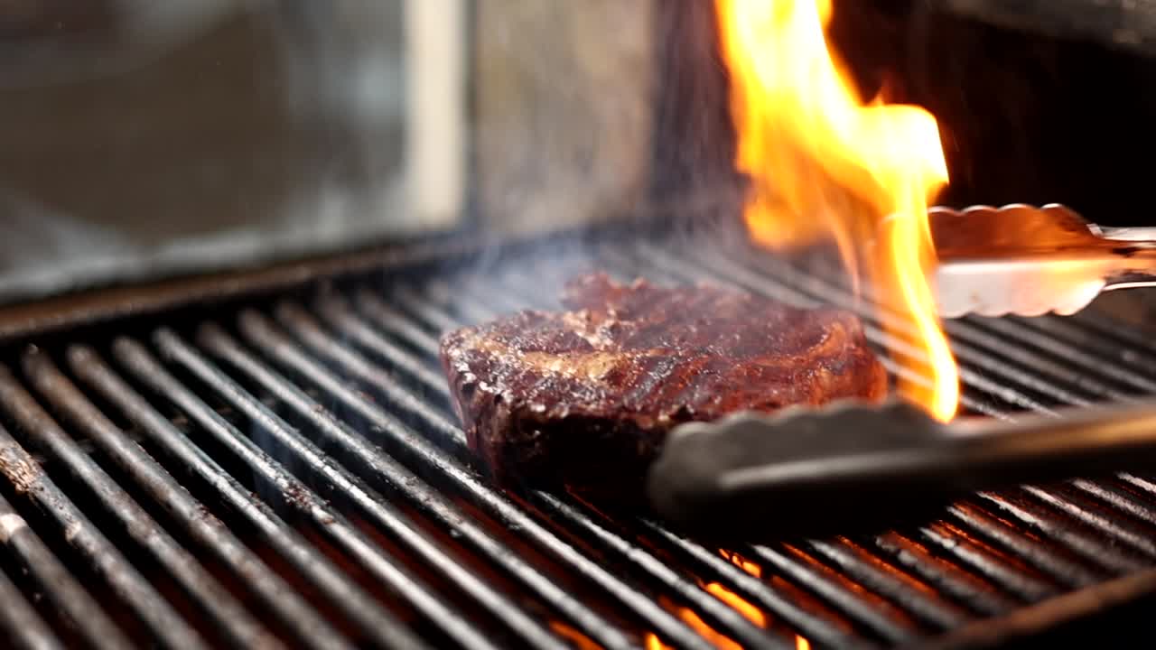 bbq에서 스테이크를 는 것