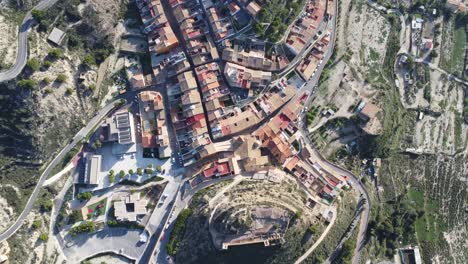 La-Increíble-Ciudad-Española-De-Busot-Desde-Arriba-En-Drone,-Clima-Soleado