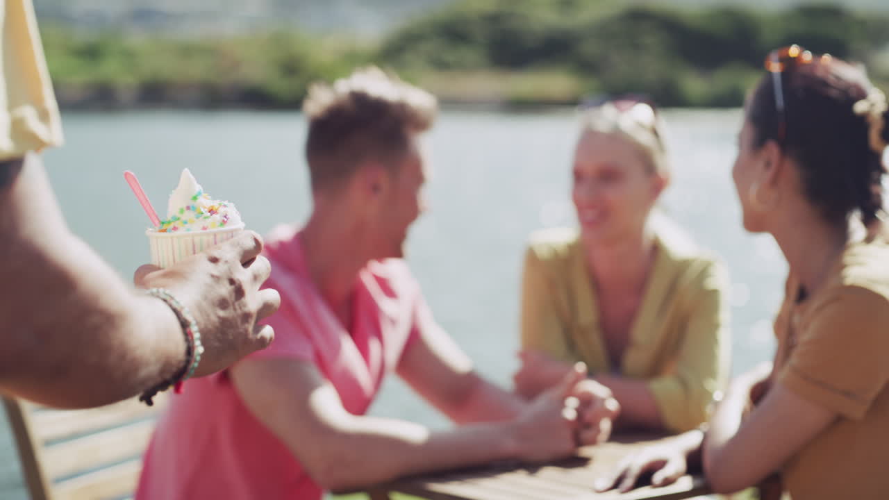 아이스크림은 좋은 하루를 만드는 것입니다.