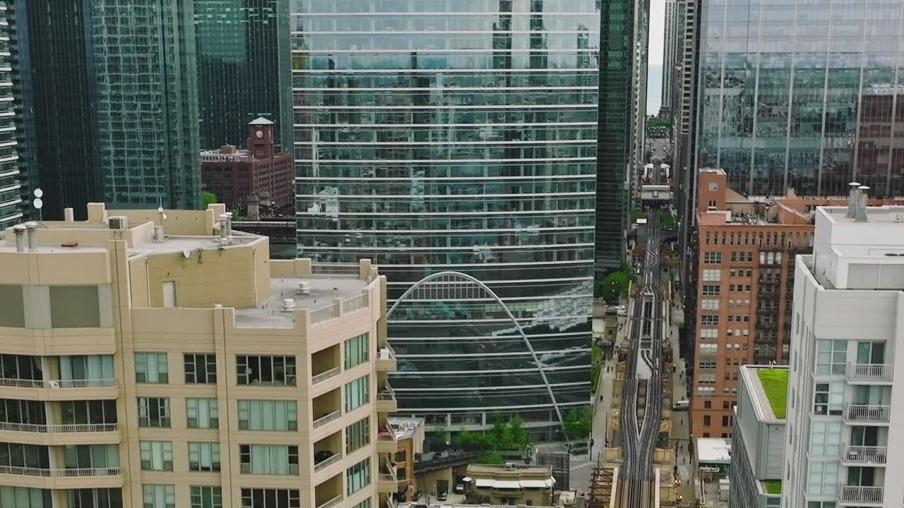Perspectiva Vertical de Modernas Torres de Escritórios em Chicago