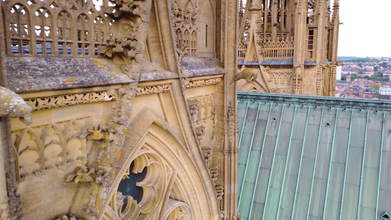 메츠 고 대성당 (metz gothic cathedral) 은 세인트 스테판 (saint stephen) 에 헌정된 가톨릭 교구이다.