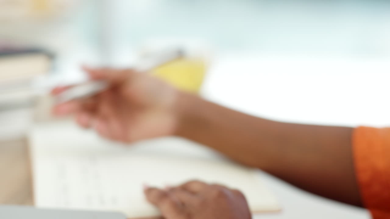 escribir un recordatorio en el cuaderno