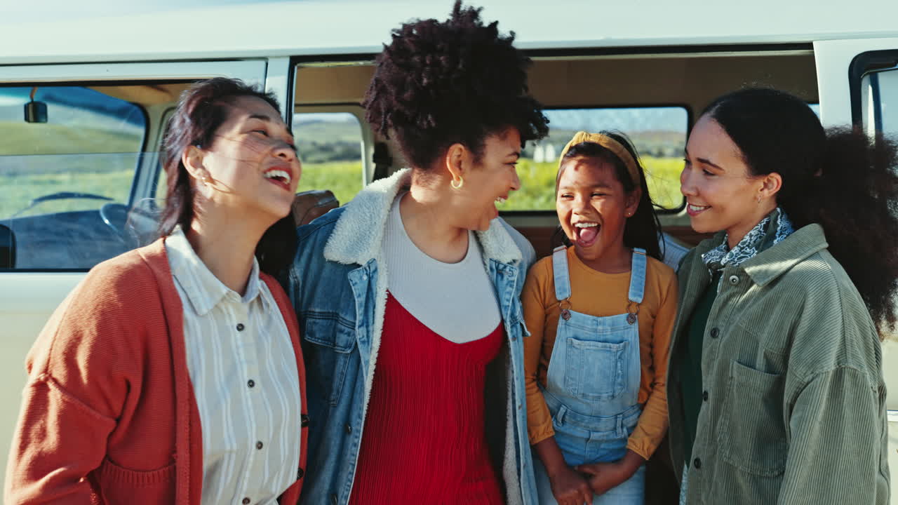 얼굴, 밴과 행복한 가족 야외 휴가