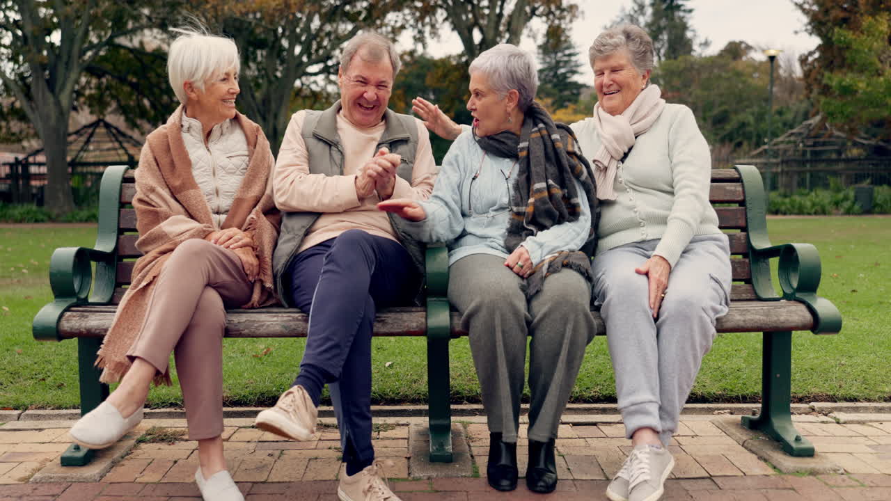 공원 에서 대화, 자연 과 성숙 한 친구 들