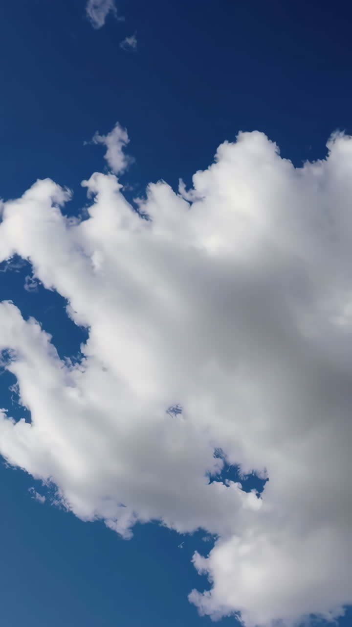 푸른 하늘과 색 구름