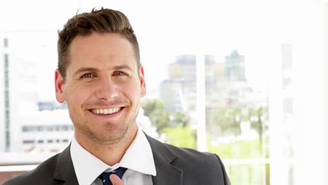 Young-businessman-smiling-at-camera