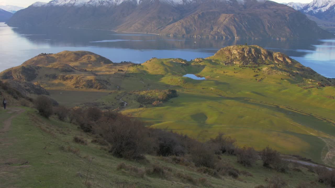 The Beautiful Roys Peak Wanaka In Taiwan With Green Grassland And Wide Deep Ocean  During Daytime - Wide Shot