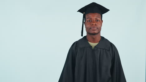hombre negro feliz, graduación